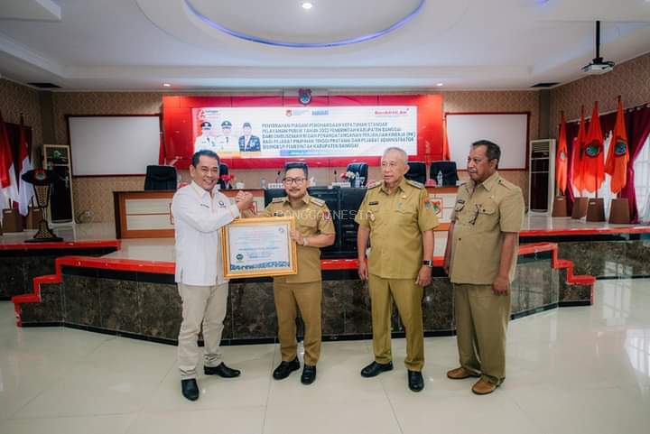 Pemkab Banggai Peroleh Penghargaan Kepatuhan Standar Pelayanan Publik Tahun 2022 Dari Ombudsman Ri