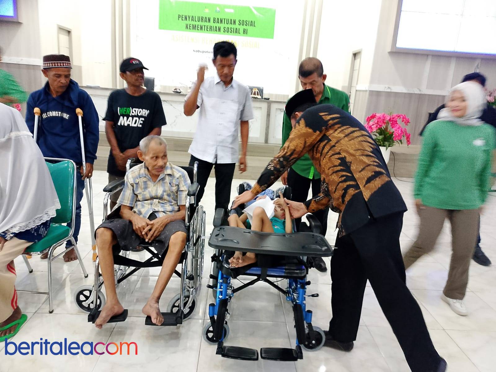 Rp147 Juta Bantuan Sosial Disalurkan, Bupati Ilham Apresiasi Perhatian Presiden Prabowo